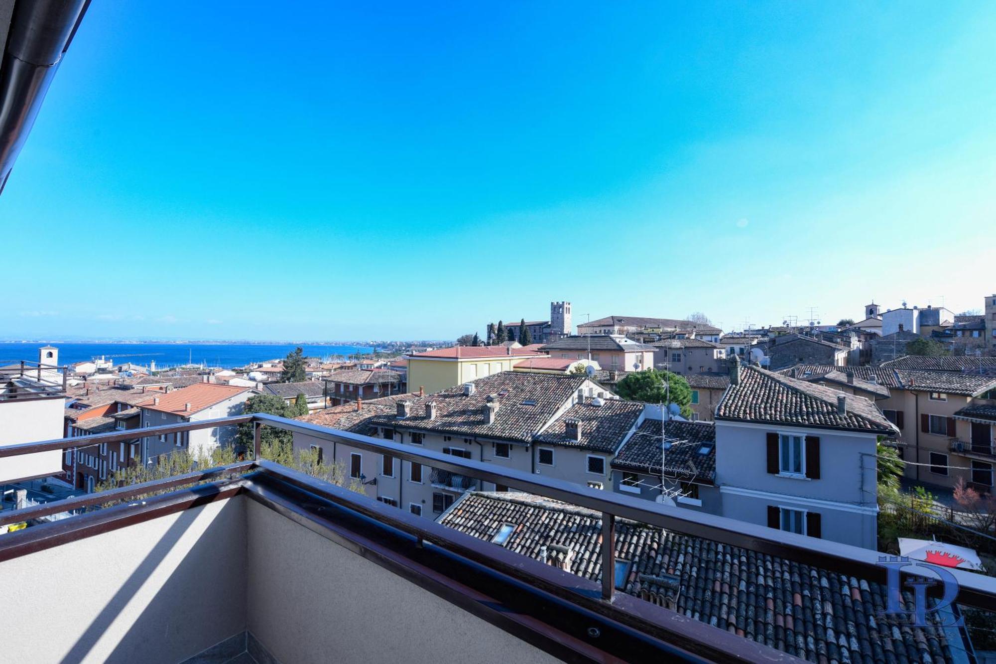 Desenzanoloft Official Partner Marriott Homes & Villas - Jack'S Penthouse Desenzano del Garda Kültér fotó