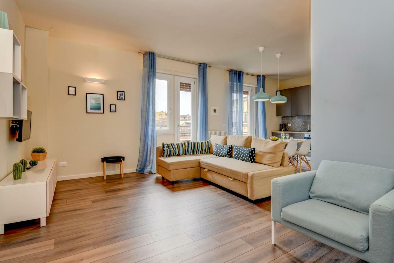Desenzanoloft Official Partner Marriott Homes & Villas - Jack'S Penthouse Desenzano del Garda Kültér fotó